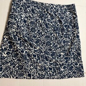 i.e. relaxed Blue White Floral Cotton Stretch Mini Skirt Size 10